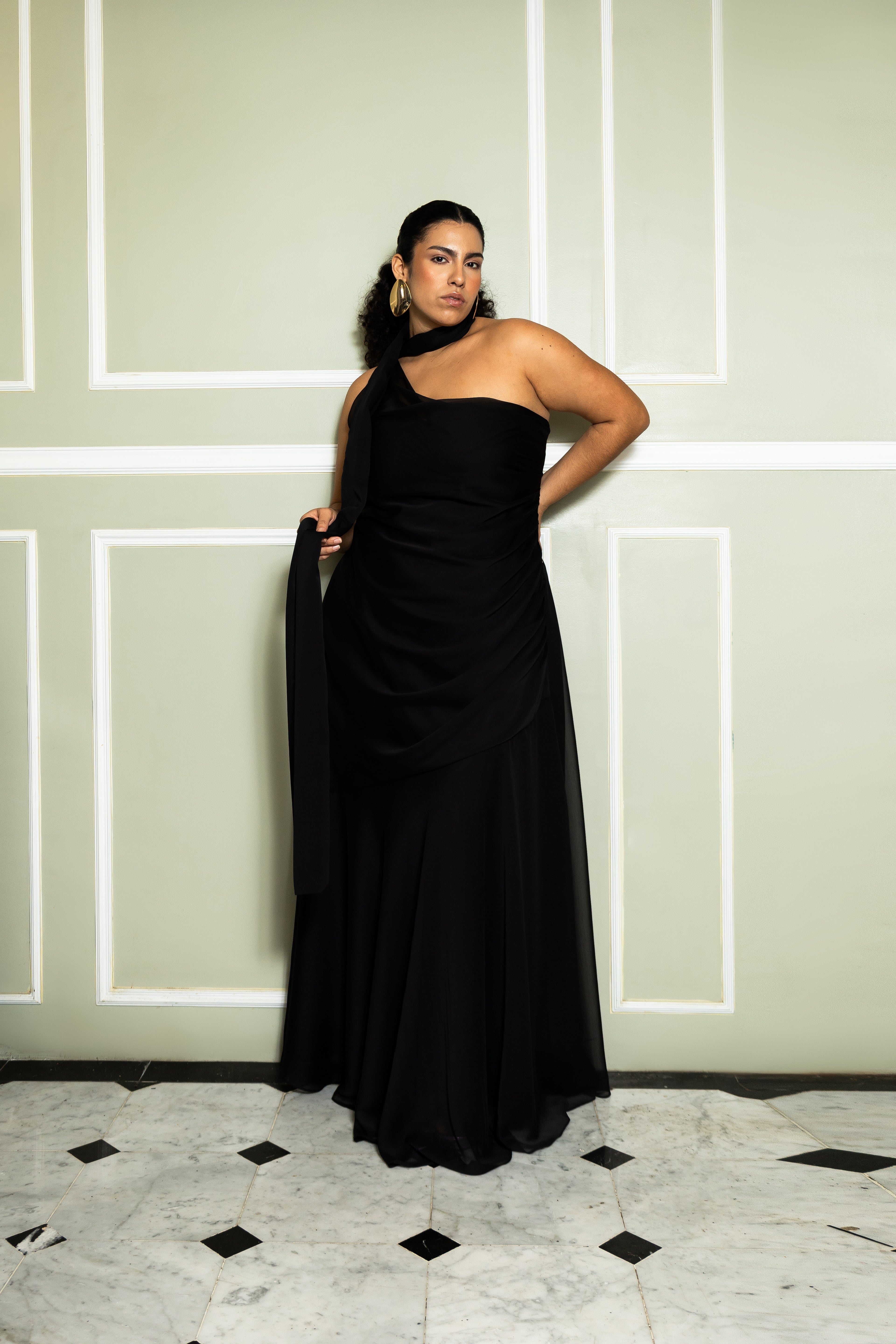 Vestido de gasa brillante con detalles de corsé