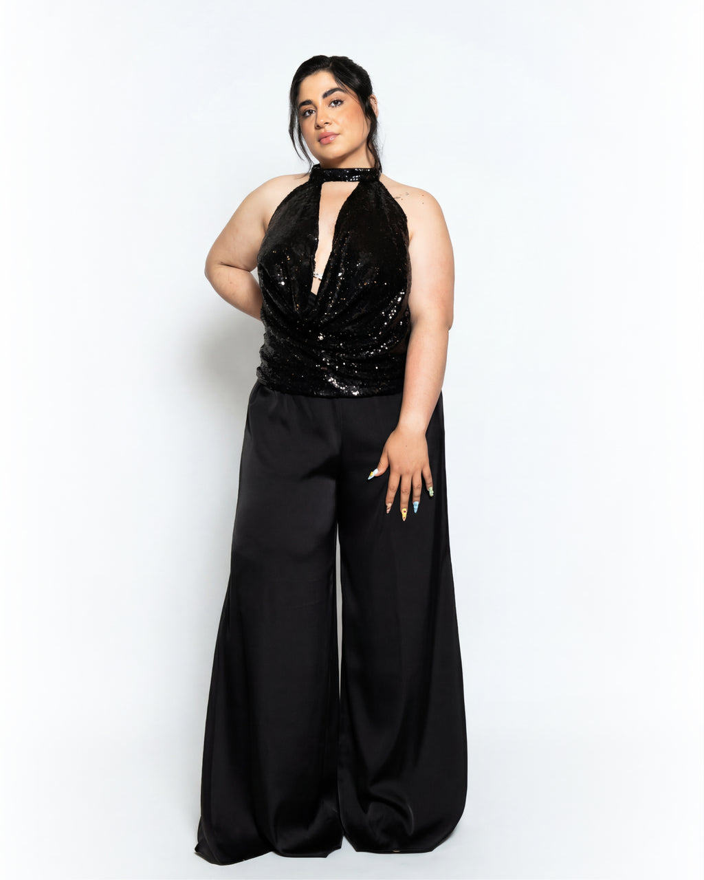 Pantalón de satín con paneles transparentes de gasa