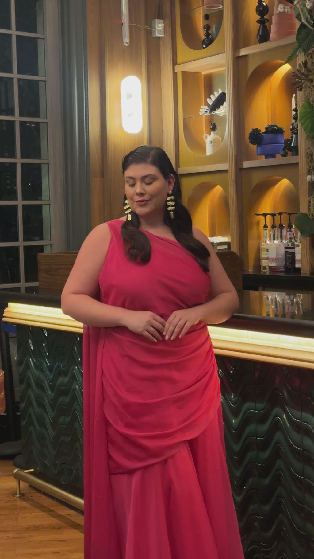 Vestido de gasa brillante con detalles de corsé