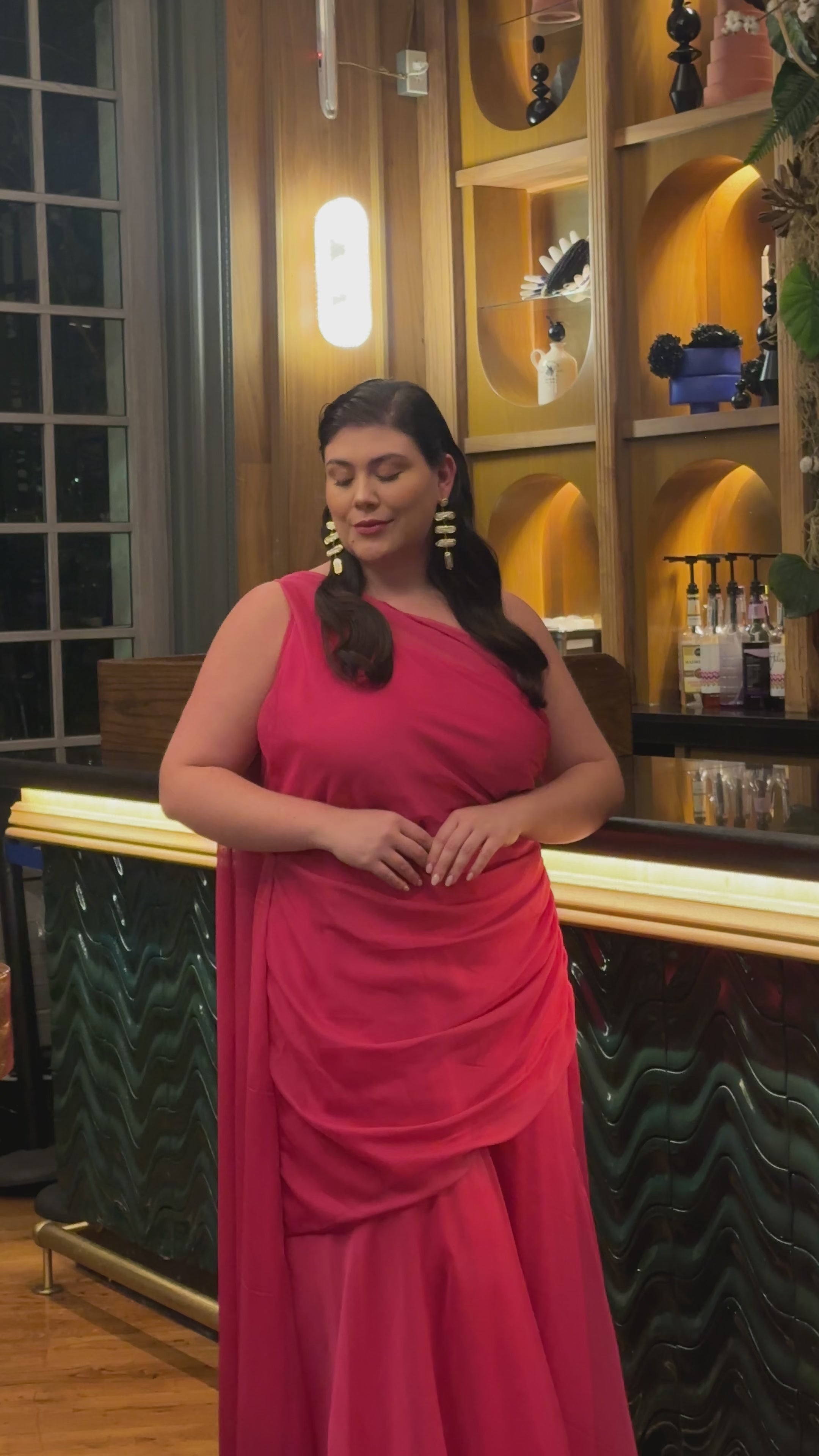 Vestido de gasa brillante con detalles de corsé